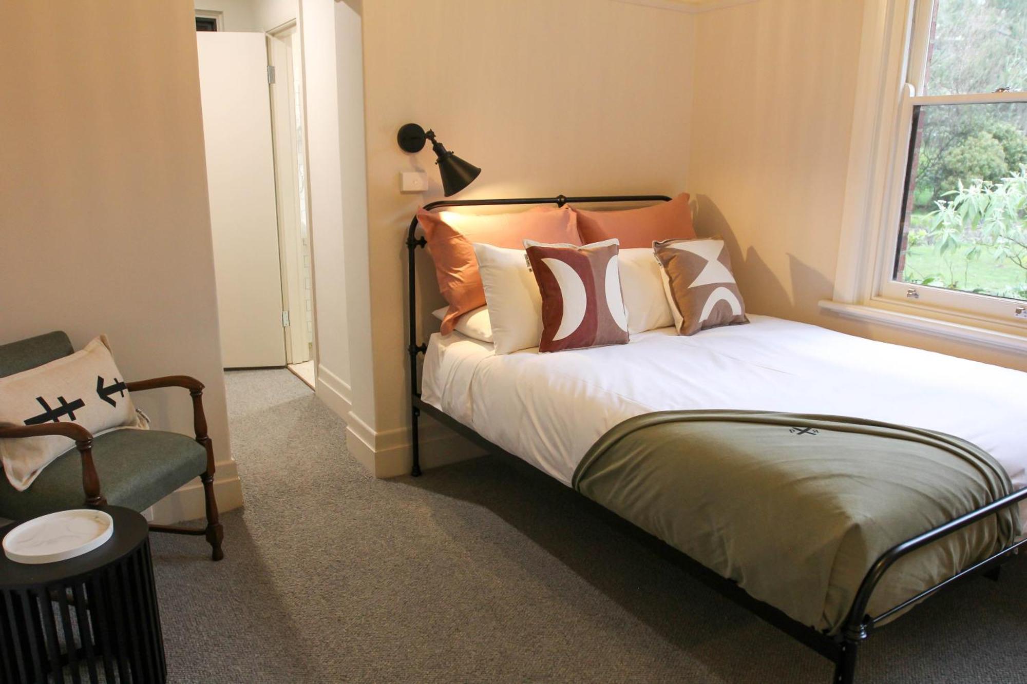 Alpine Hotel, Eat Drink Sleep Warburton Extérieur photo