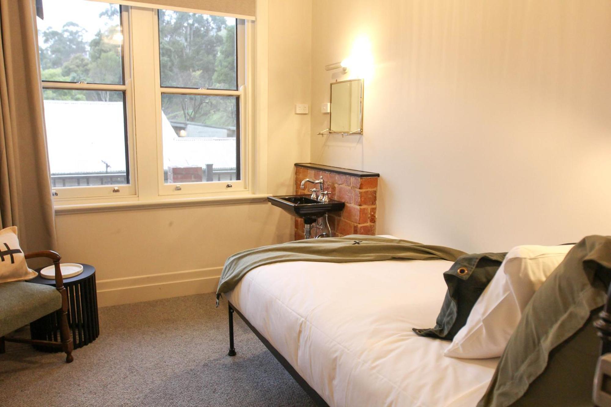 Alpine Hotel, Eat Drink Sleep Warburton Extérieur photo